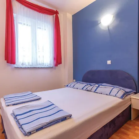 Appartement Stunning In With Wifi Makarska